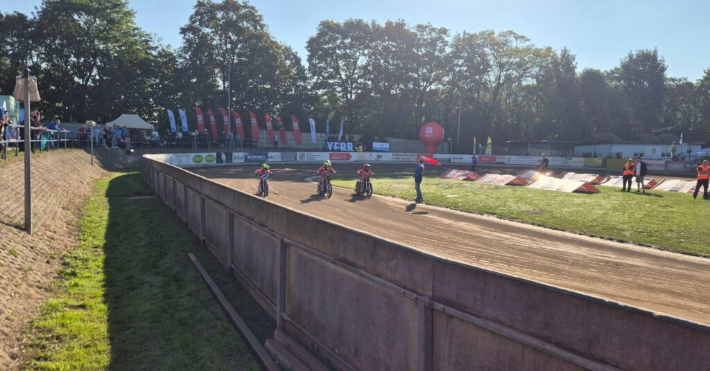Brąz Drużynowych Mistrzostw Polski w miniżużlu dla zawodników Cemex Speedway Rędziny 3
